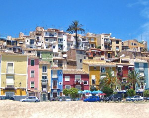 Fachadas pintadas de colores en Villajoyosa, Alicante