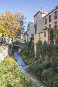 Paseo de los Tristes en Granada - España