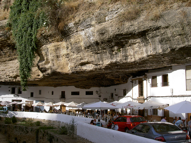 Un pueblo bajo rocas: Setenil de las Bodegas