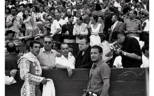 El torero Antonio Ordóñez junto a Orson Welles, en Ronda. 