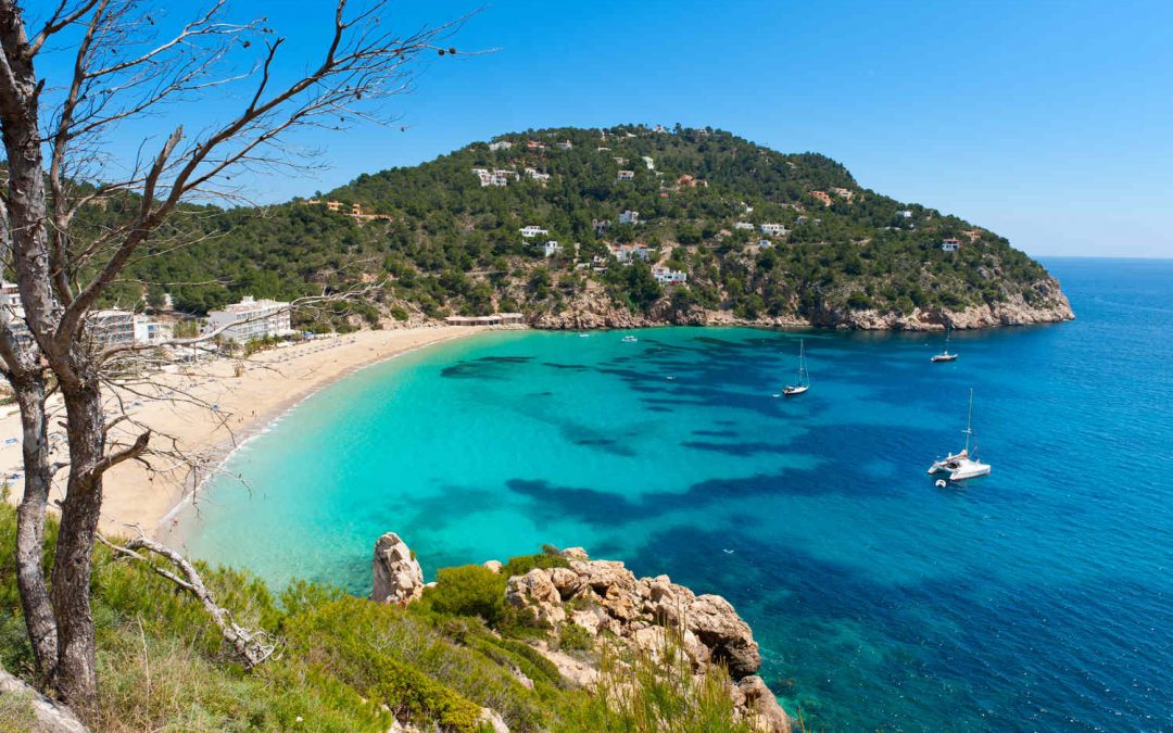 ¿Cuándo alquilar coche en Ibiza? El mejor destino para el buen tiempo. 