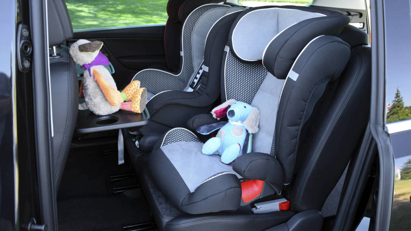 recluta calcetines Loza de barro Cómo colocar una sillita de niño en el coche? | Record Go