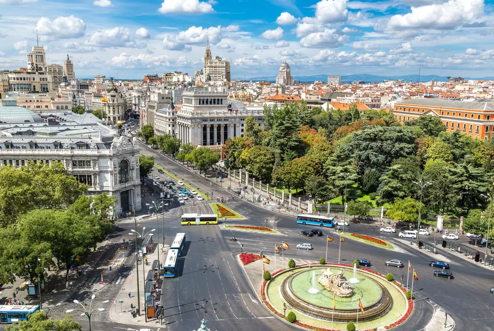 Record go inaugura delegación junto a la estación de tren de Chamartín