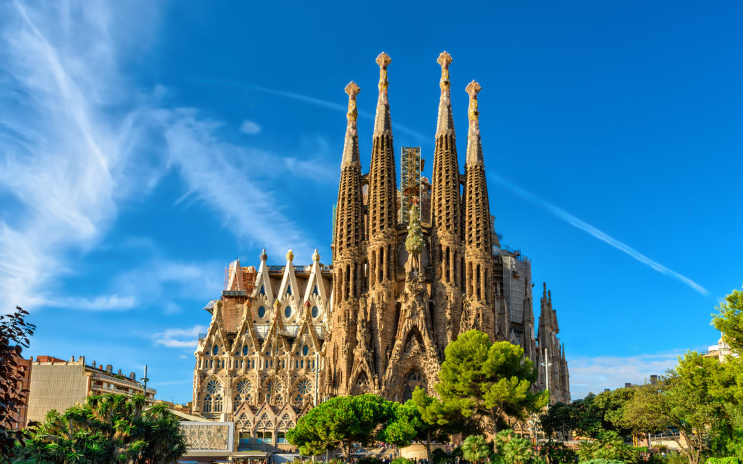 La Sagrada Familia de Barcelona: Un monumento a la creatividad y la devoción