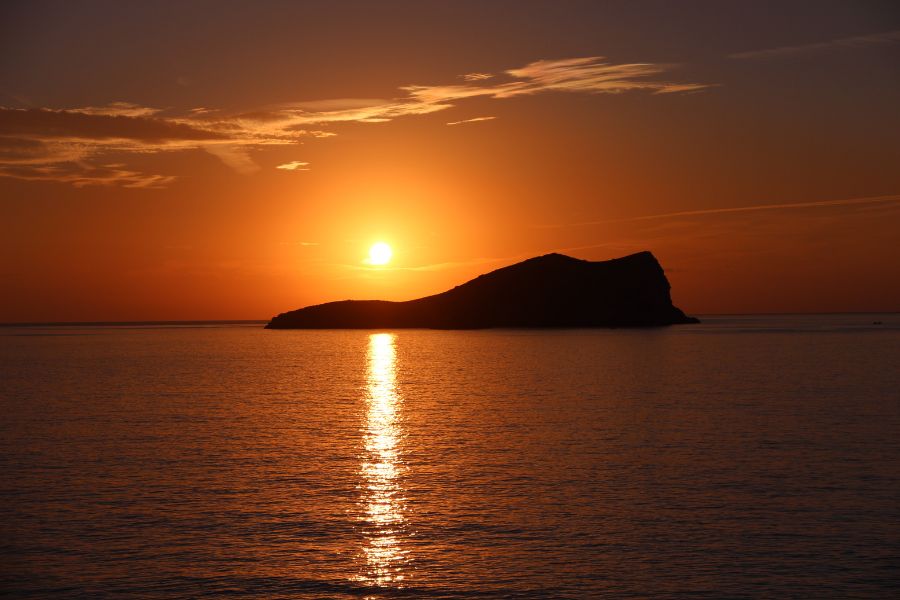 Viaggio a Ibiza: Cosa Fare, Dove Andare e Come Muoversi sull’Isola del Divertimento