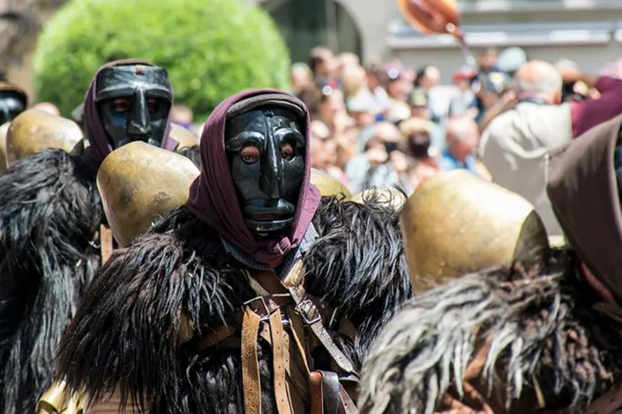 Descubre el Carnaval de Mamoiada: Tradición, Misterio y Aventura