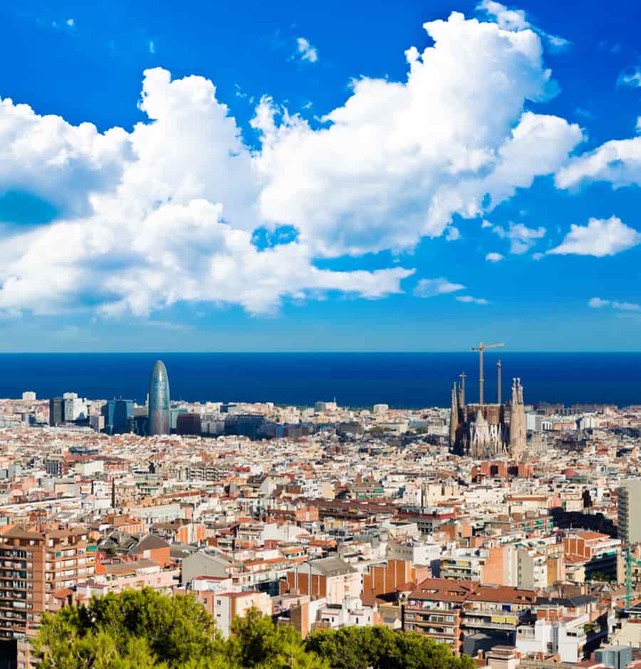 Vistas de Barcelona ciudad. Visita BCN con alquiler de coches sin franquicia en 