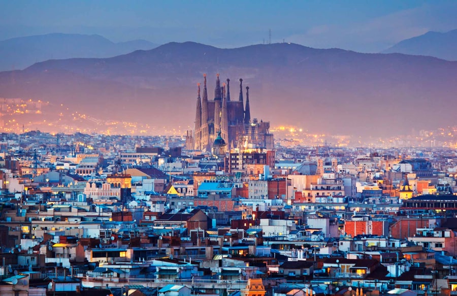 Vistas de la ciudad de Barcelona - Recorre las calles de BCN en moto de alquiler