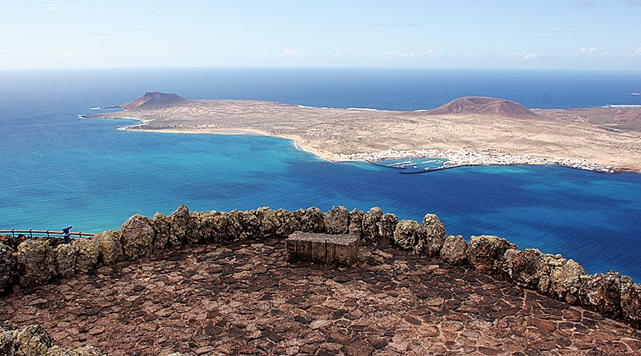 Discover Lanzarote with your rental car