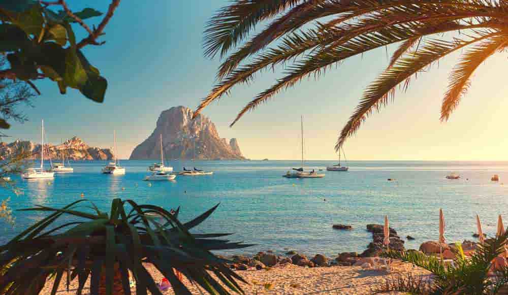 alquiler de coches de 9 plazas en Ibiza