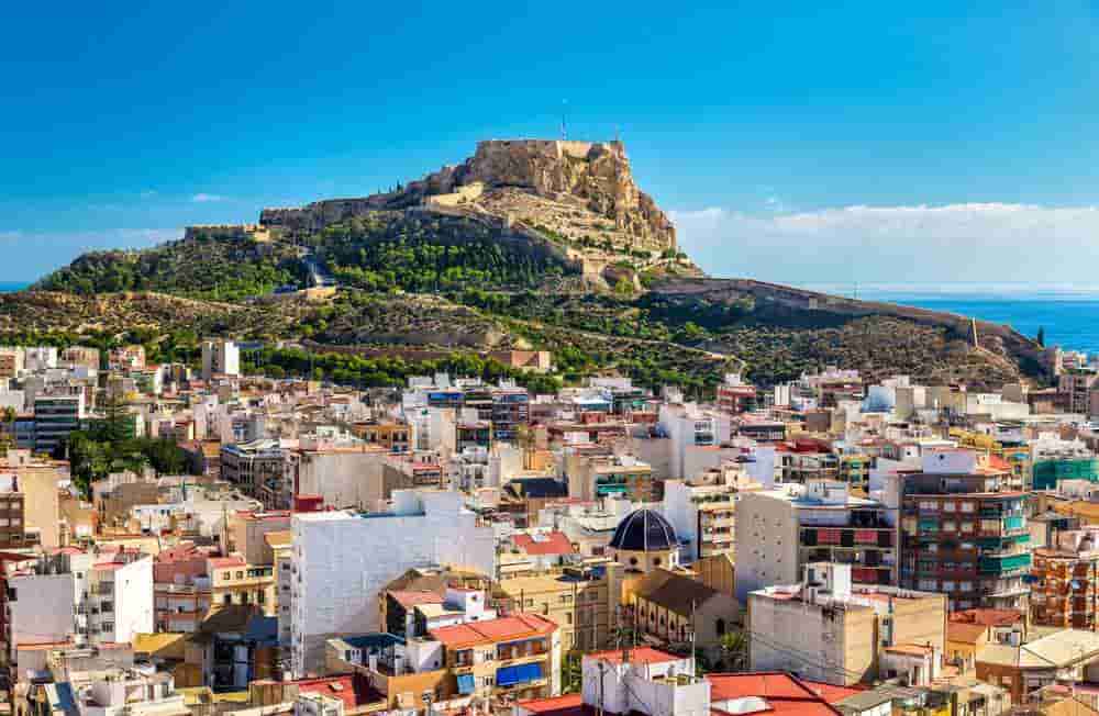 Castle of Santa Bárbara and car hire Alicante without a credit card